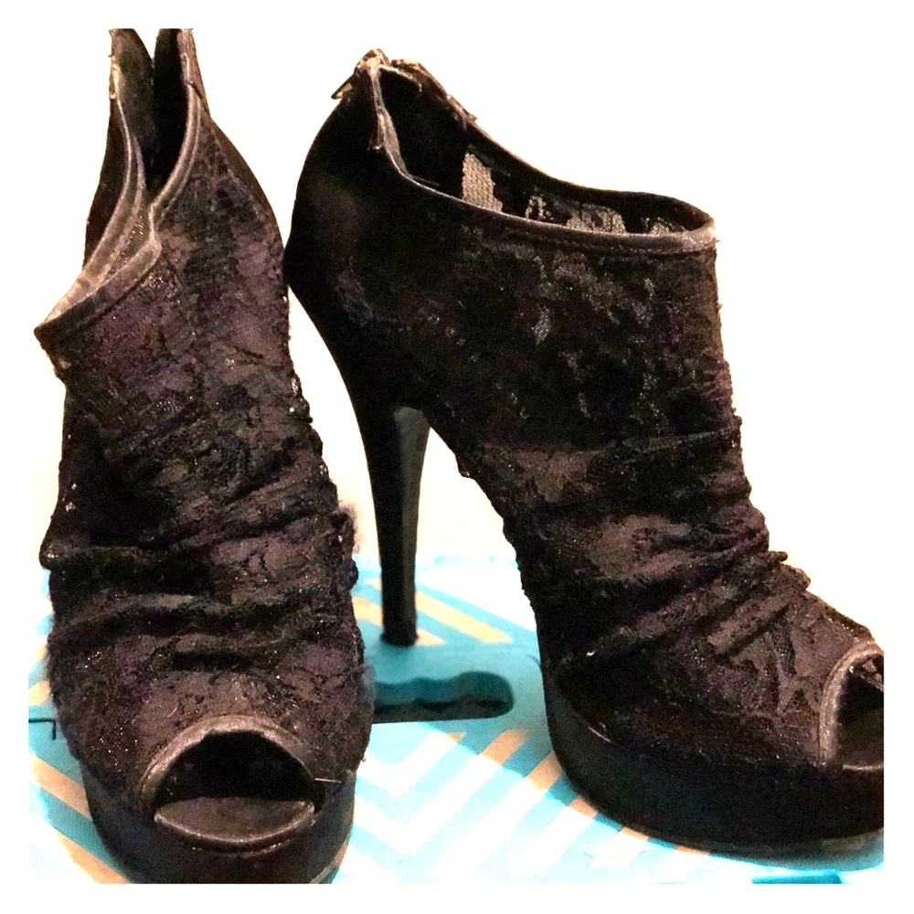Black lace heels by Chinese Laundry